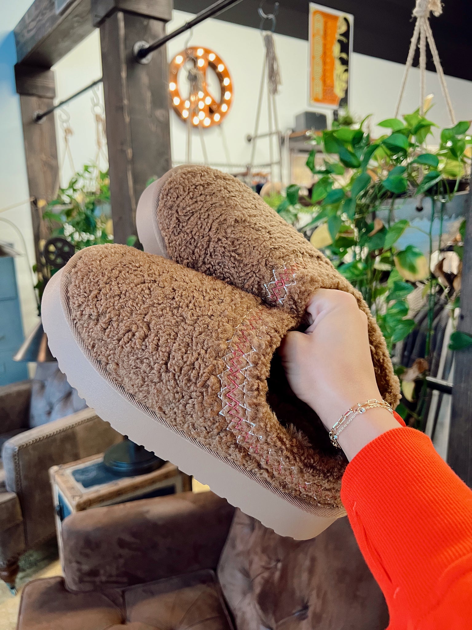 Platform Sherpa Chestnut Slippers