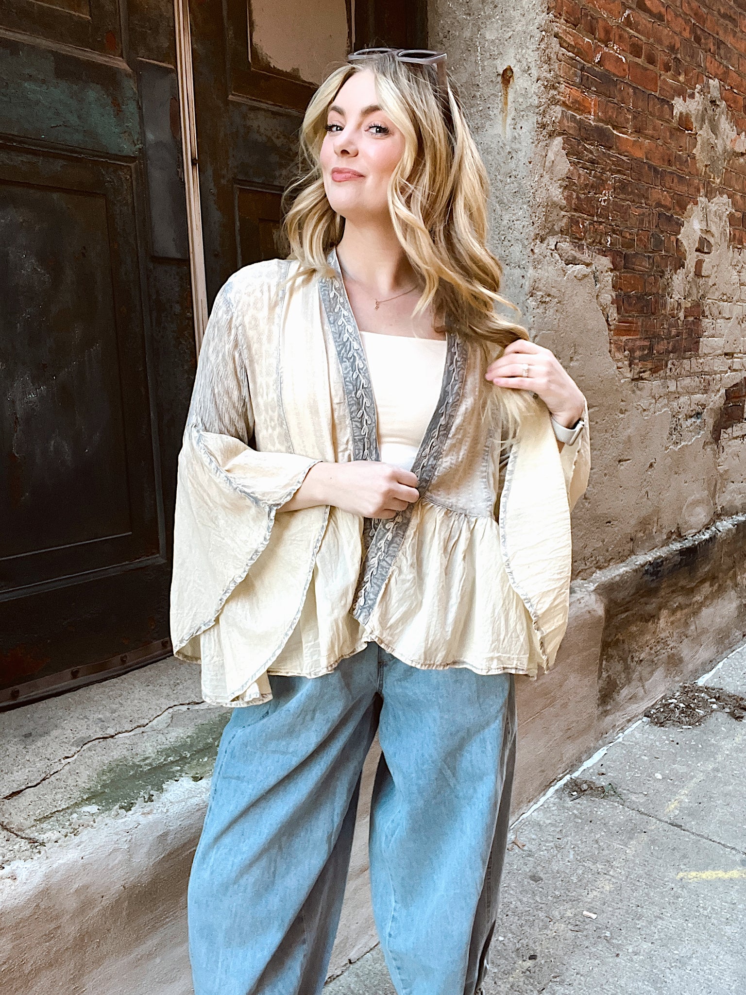 Willow Embroidered Beige Kimono