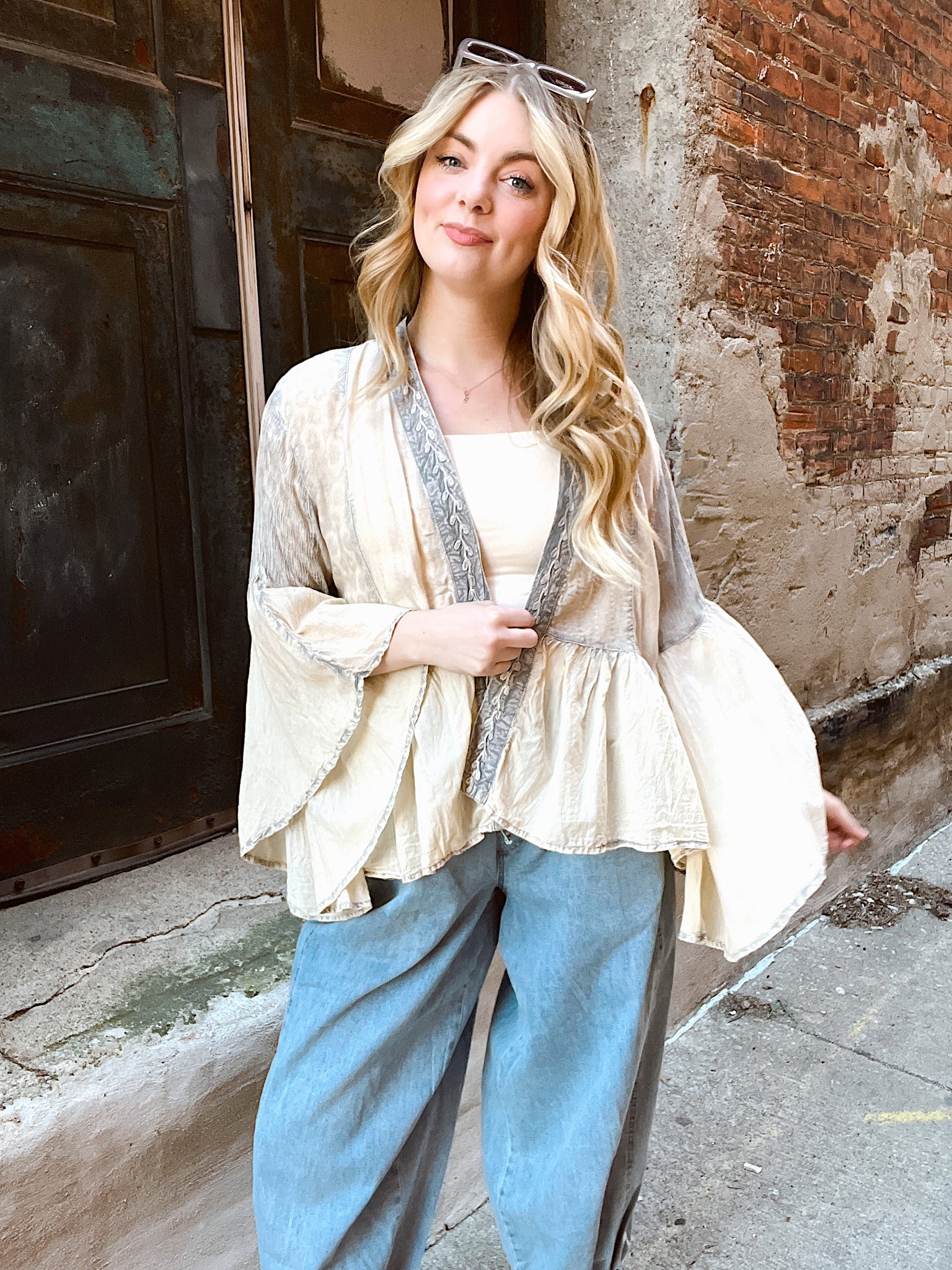 Willow Embroidered Beige Kimono