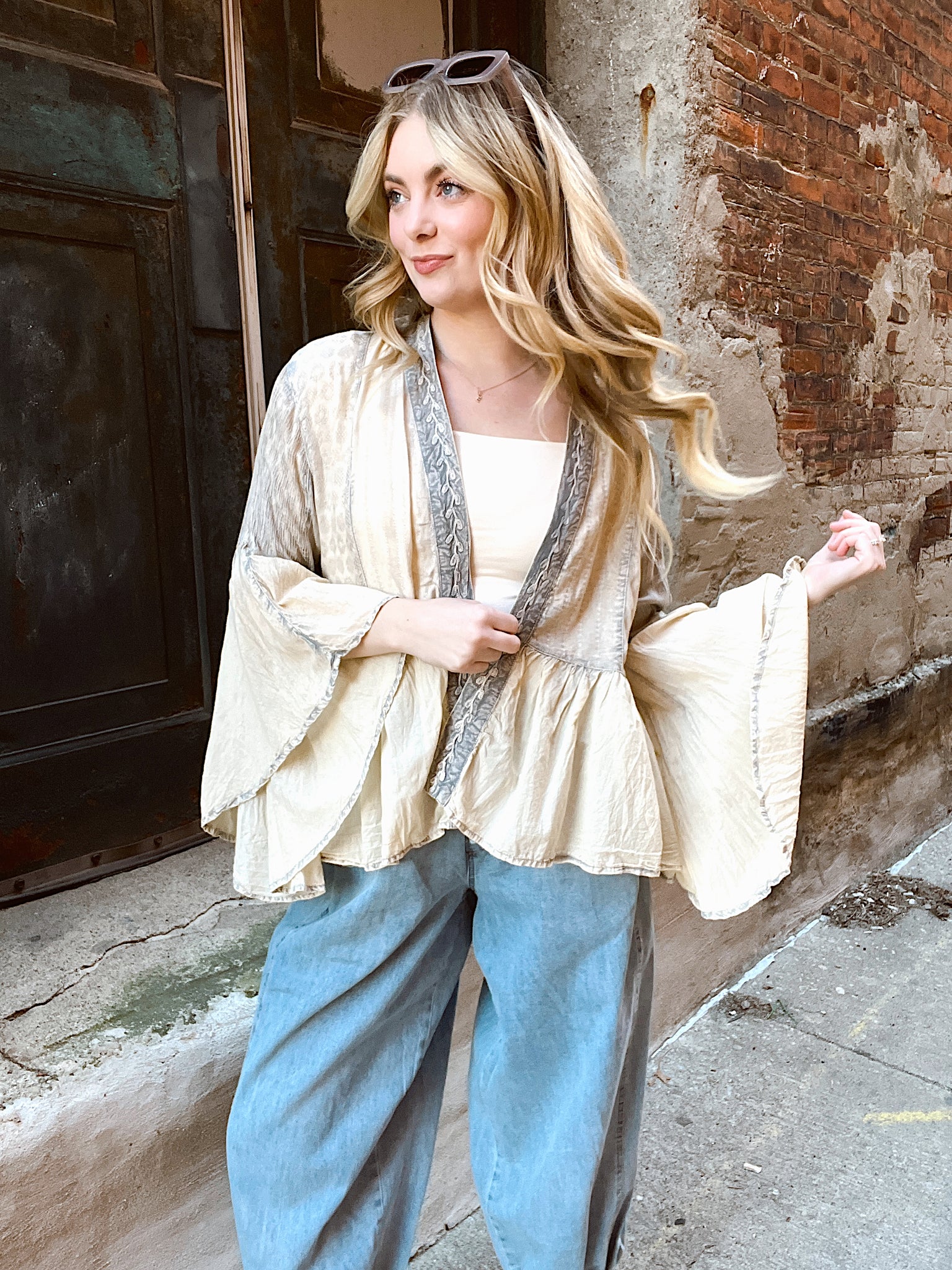 Willow Embroidered Beige Kimono