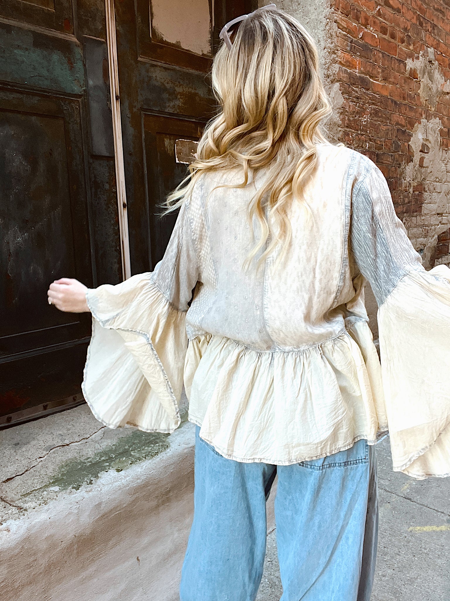 Willow Embroidered Beige Kimono