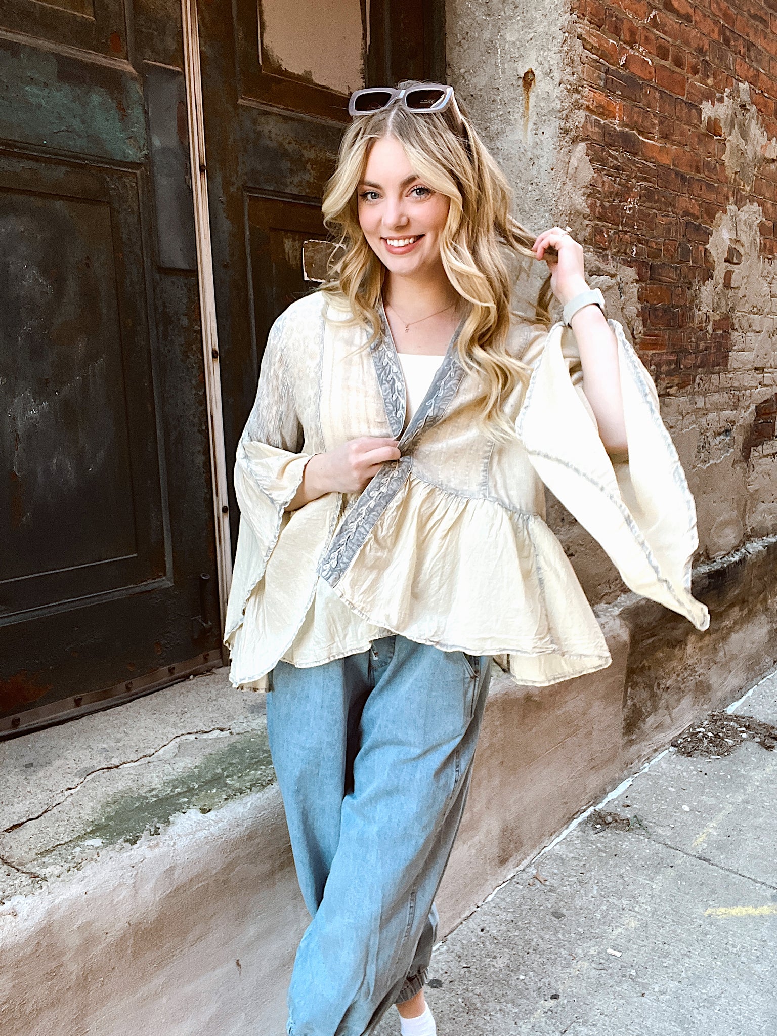 Willow Embroidered Beige Kimono