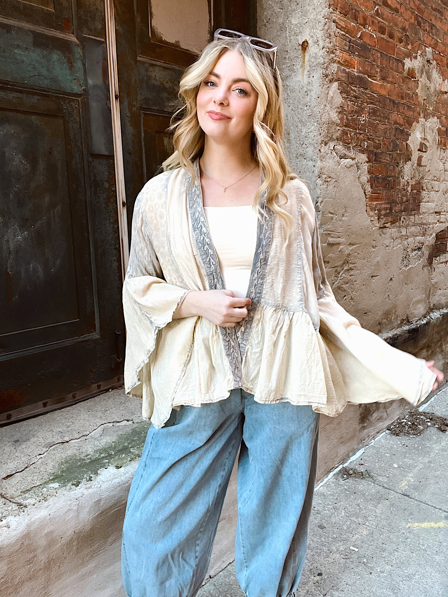 Willow Embroidered Beige Kimono